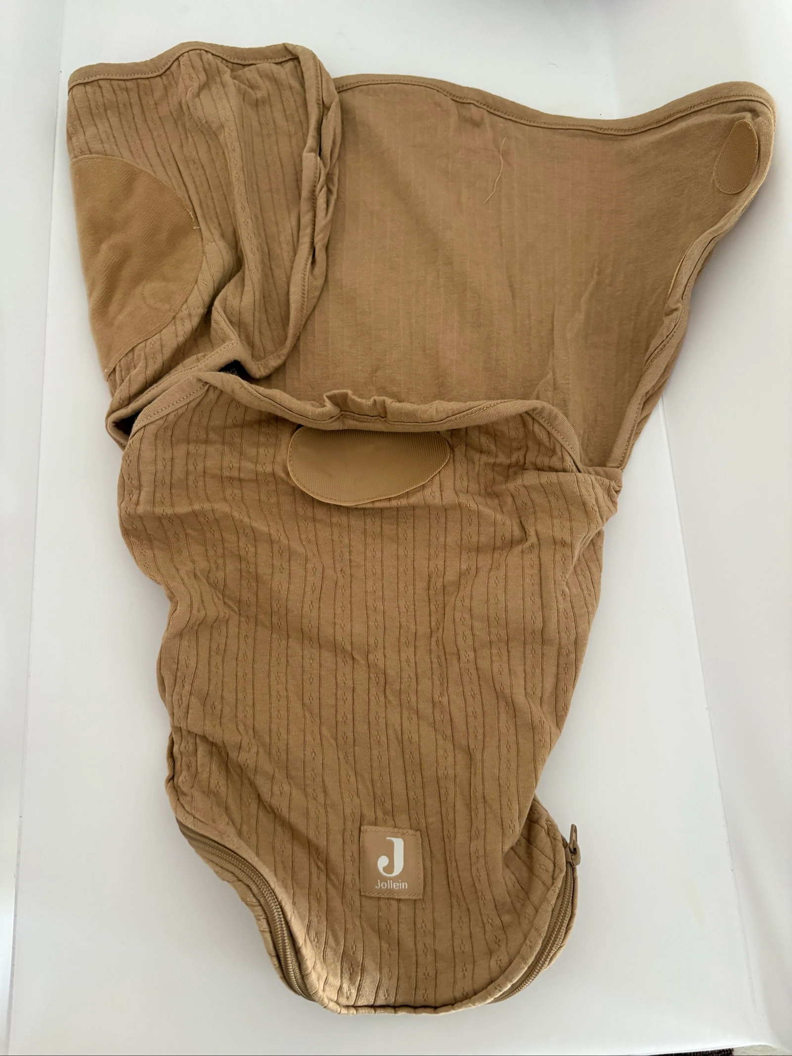 Emmaillotage bébé